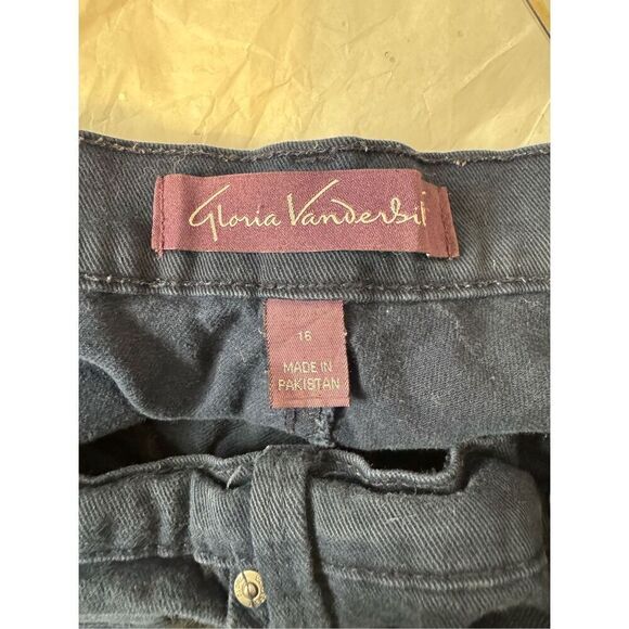Gloria Vanderbilt blue jeans - Picture 4 of 11
